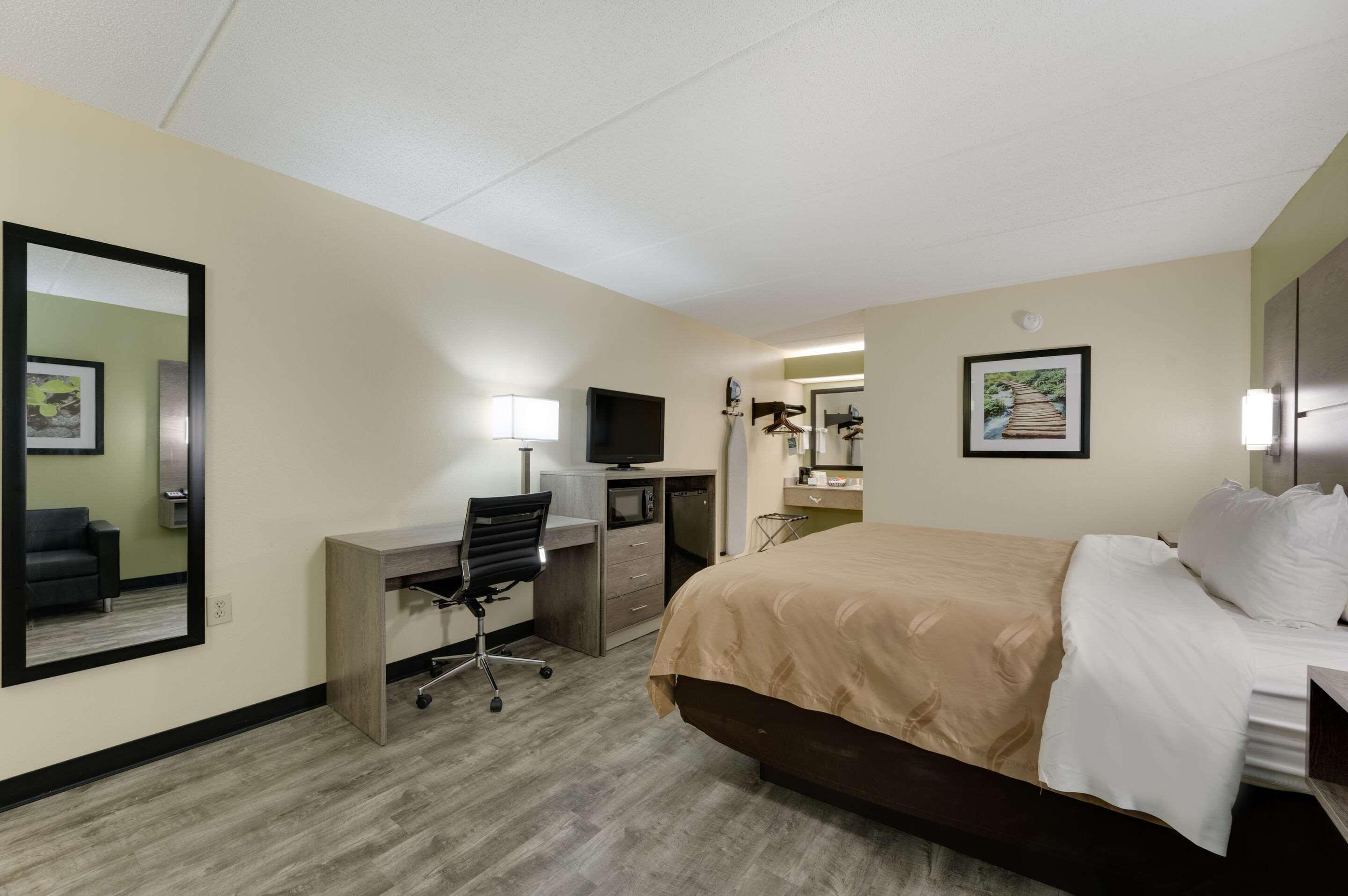 Quality Inn Airport - Southeast Irondale Exteriör bild