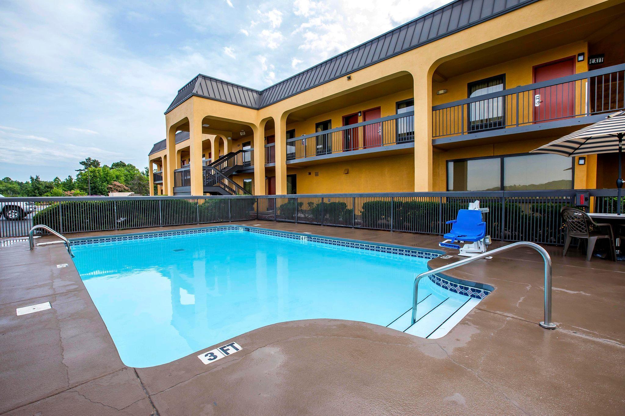 Quality Inn Airport - Southeast Irondale Exteriör bild
