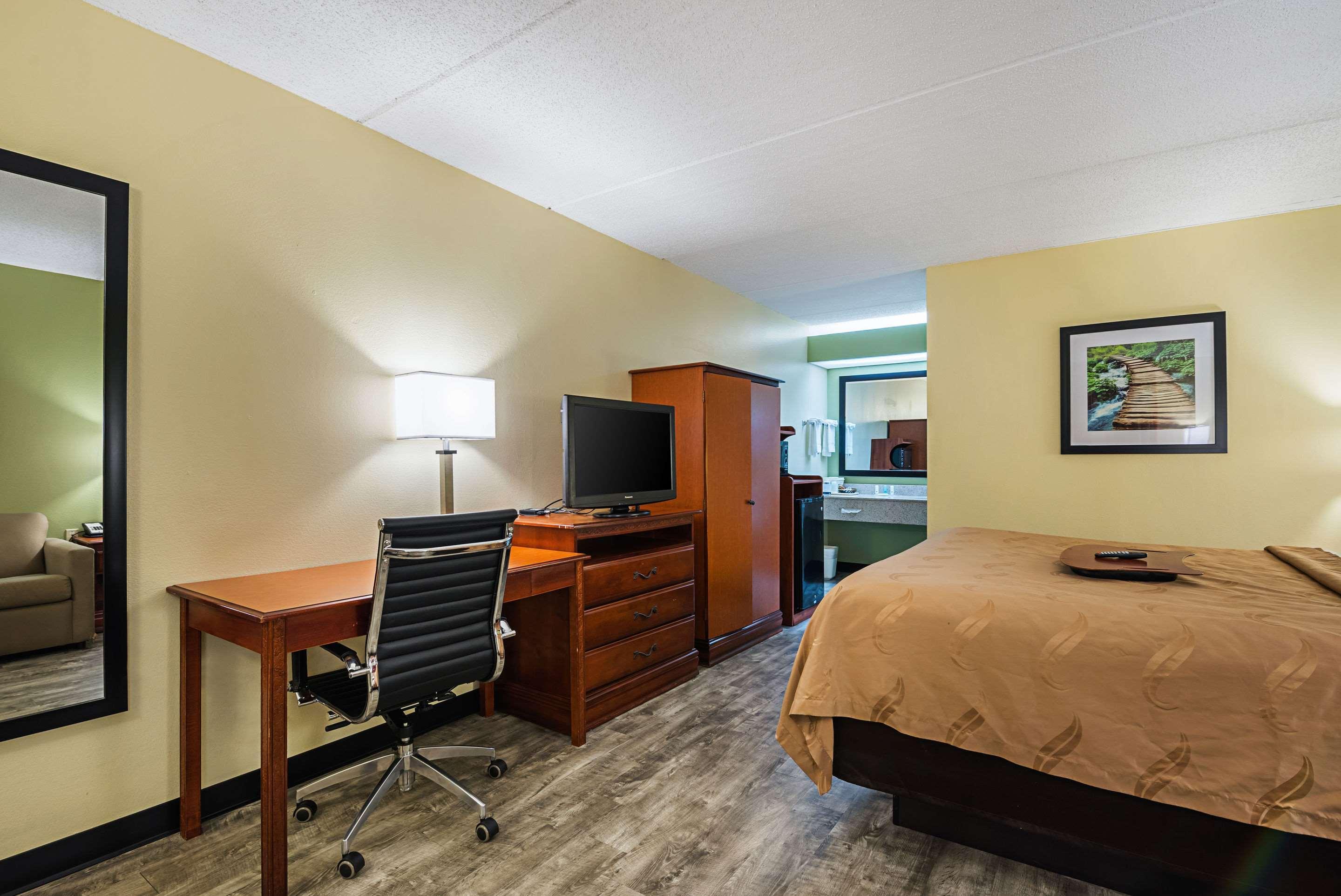 Quality Inn Airport - Southeast Irondale Exteriör bild