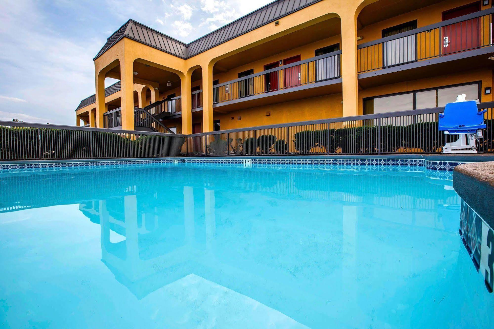 Quality Inn Airport - Southeast Irondale Exteriör bild